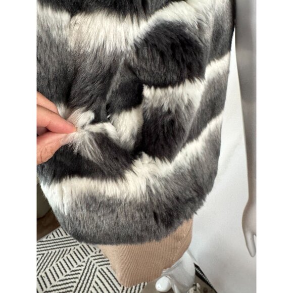 Annabelle New York Faux Fur Vest Black & White Striped Pattern Size Large - Picture 7 of 16